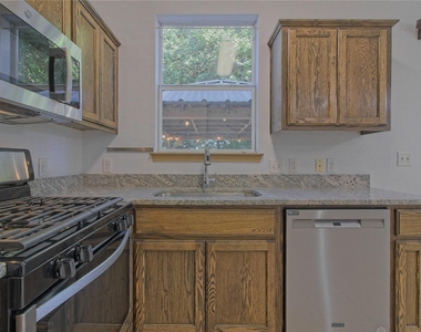 2903 Whisper Oaks Ln - Photo Thumbnail 13
