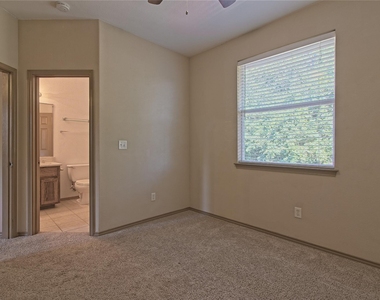 2903 Whisper Oaks Ln - Photo Thumbnail 15