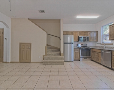 2903 Whisper Oaks Ln - Photo Thumbnail 9