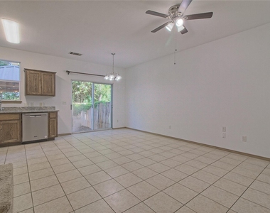 2903 Whisper Oaks Ln - Photo Thumbnail 10
