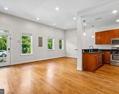 1339 C Street Ne - Photo Thumbnail 4