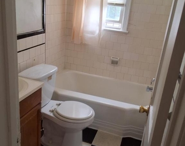 432 33rd Street Se - Photo Thumbnail 4