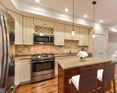 59 R Street Ne - Photo Thumbnail 2