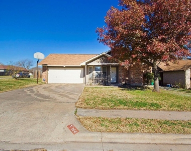 904 Norwell Ln - Photo Thumbnail 1