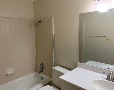 904 Norwell Ln - Photo Thumbnail 8