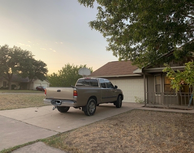 904 Norwell Ln - Photo Thumbnail 12