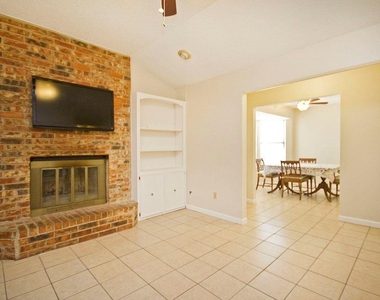 904 Norwell Ln - Photo Thumbnail 4