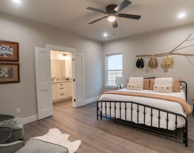 306 String Prairie Way - Photo Thumbnail 12