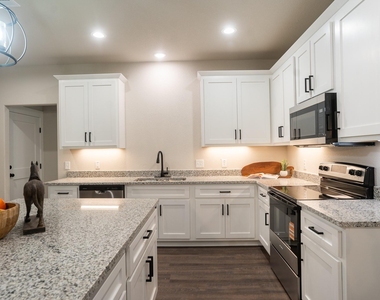 306 String Prairie Way - Photo Thumbnail 9