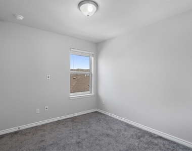 1805 Artesian Springs Xing - Photo Thumbnail 21