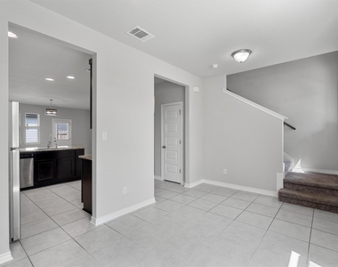 1805 Artesian Springs Xing - Photo Thumbnail 5