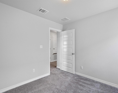 1805 Artesian Springs Xing - Photo Thumbnail 20