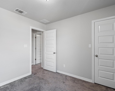 1805 Artesian Springs Xing - Photo Thumbnail 22