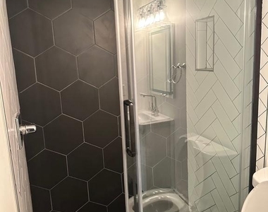 4252 Dix Street Ne - Photo Thumbnail 4
