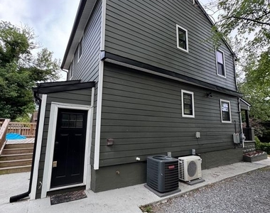 4252 Dix Street Ne - Photo Thumbnail 10