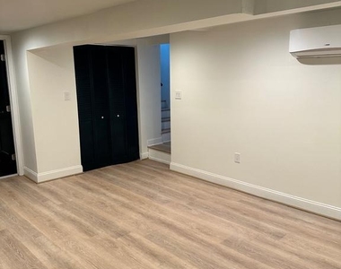 4252 Dix Street Ne - Photo Thumbnail 8