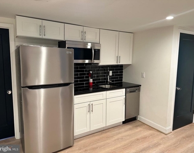 4252 Dix Street Ne - Photo Thumbnail 7