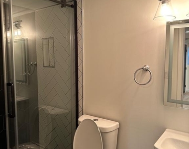 4252 Dix Street Ne - Photo Thumbnail 5