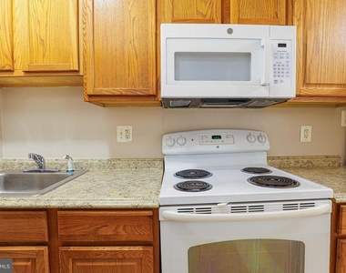 1633 E Street Ne - Photo Thumbnail 3