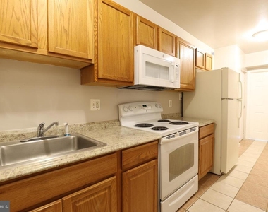 1633 E Street Ne - Photo Thumbnail 2