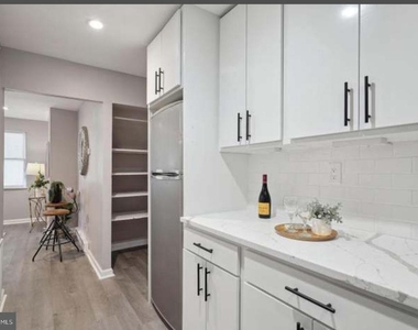 1721 Gales Place Ne - Photo Thumbnail 5