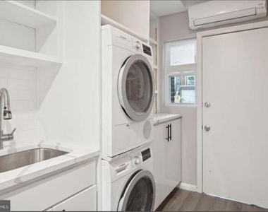 1721 Gales Place Ne - Photo Thumbnail 8