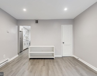 1721 Gales Place Ne - Photo Thumbnail 2