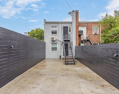 1721 Gales Place Ne - Photo Thumbnail 14