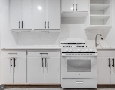 1721 Gales Place Ne - Photo Thumbnail 6