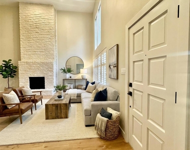 8111 Middle Ct - Photo Thumbnail 3