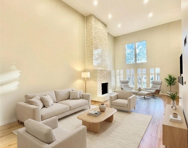 8111 Middle Ct - Photo Thumbnail 4