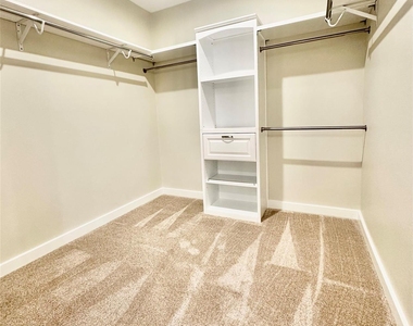 8111 Middle Ct - Photo Thumbnail 19
