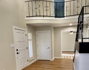 8111 Middle Ct - Photo Thumbnail 2