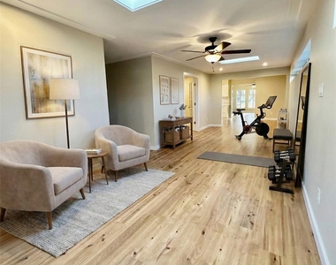 8111 Middle Ct - Photo Thumbnail 12