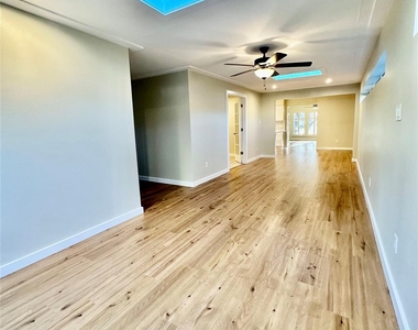 8111 Middle Ct - Photo Thumbnail 13
