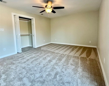 8111 Middle Ct - Photo Thumbnail 24