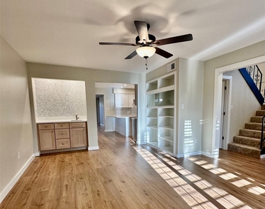 8111 Middle Ct - Photo Thumbnail 7