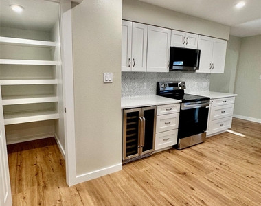 8111 Middle Ct - Photo Thumbnail 8