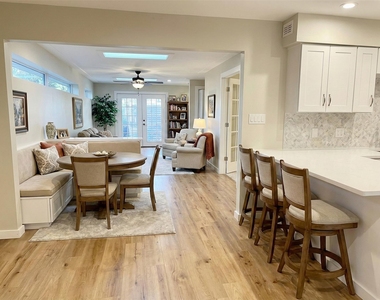 8111 Middle Ct - Photo Thumbnail 11