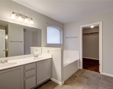 7509 Spivey Dr - Photo Thumbnail 12