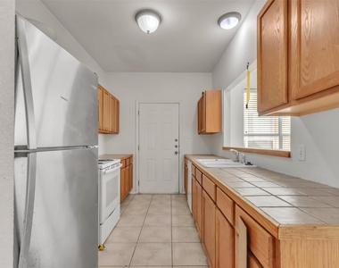 112 G Sandstone Dr - Photo Thumbnail 3