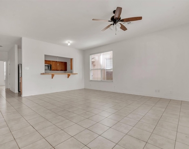 112 G Sandstone Dr - Photo Thumbnail 2