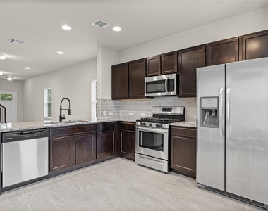 1121 La Conterra Blvd - Photo Thumbnail 5