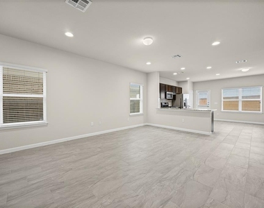 1121 La Conterra Blvd - Photo Thumbnail 3