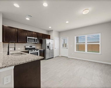 1121 La Conterra Blvd - Photo Thumbnail 4
