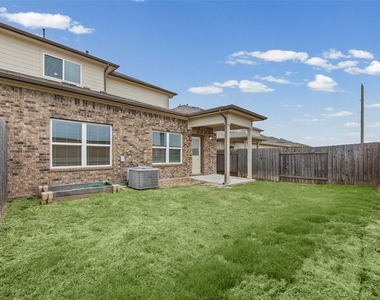 1121 La Conterra Blvd - Photo Thumbnail 12