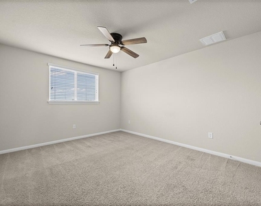 1121 La Conterra Blvd - Photo Thumbnail 9