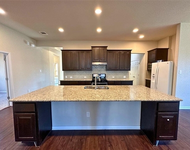 3117 Hidalgo Loop - Photo Thumbnail 9