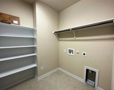 3117 Hidalgo Loop - Photo Thumbnail 11