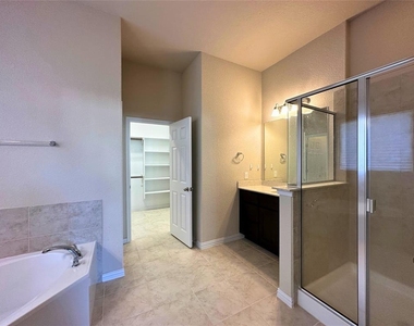 3117 Hidalgo Loop - Photo Thumbnail 15